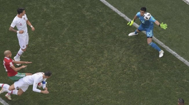 Pemain Portugal Cristiano Ronaldo menjebol gawang Maroko dalam laga kedua Grup B Piala Dunia 2018 yang berlangsung di Stadion Luzhniki, Rabu (20/6/2018) [AFP]