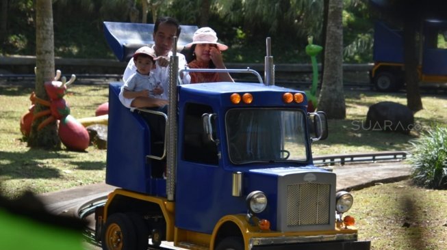 Mengisi libur Idul Fitri 1439 Hijriah, Presiden Joko Widodo pergi belibur bersama keluarganya ke wahana permainan Jungle Land, di kawasan Sentul, Kabupaten Bogor, Jawa Barat, Rabu (20/6/2018). [Suara.com/Rambiga]