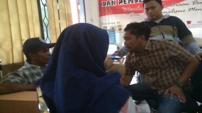 Kerja, Payudara Gadis Cilik Ini Dilecehkan Pemilik Toko Oleh-oleh