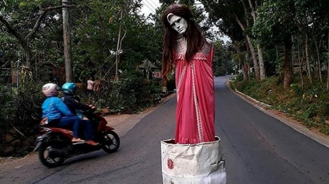 Wayang Seram Patung di Tengah Jalan Semarang Ini Bikin Heboh Warga