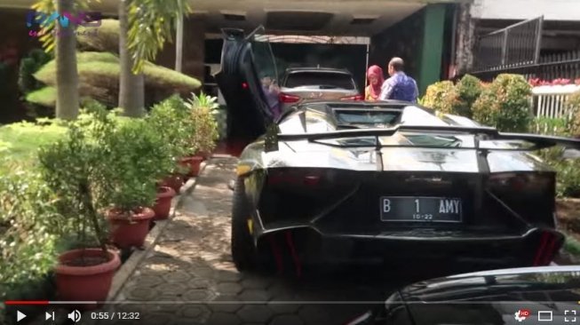 Penampakan rumah Nenek Raffi Ahmad dari depan [YouTube/Rans Entertainment]