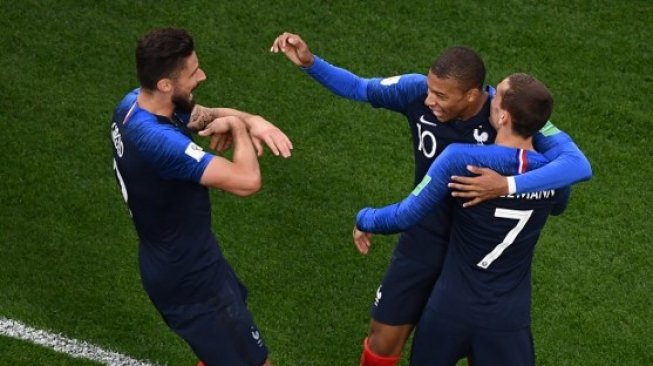 Pemain Prancis rayakan gol Kylian Mbappe ke gawang Peru [AFP]