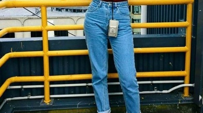 Mom jeans. (Instagram)