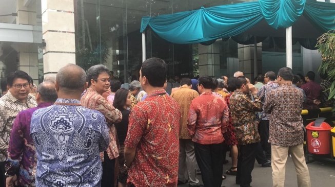 Suasana mengantre Halal Bihalal di lingkungan ESDM [Suara.com/Dian hapsari].