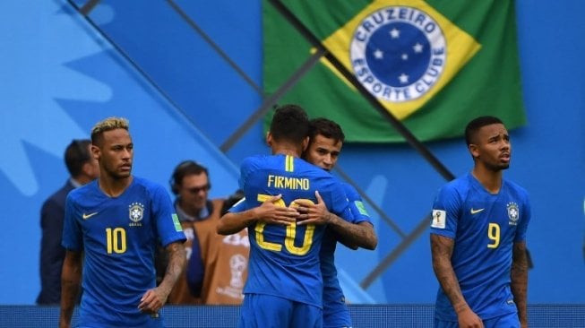 Pemain Brasil rayakan gol Philippe Coutinho ke gawang Kosta Rika dalam laga Grup E Piala Dunia 2018, Jum'at (22/6/2018) [AFP]