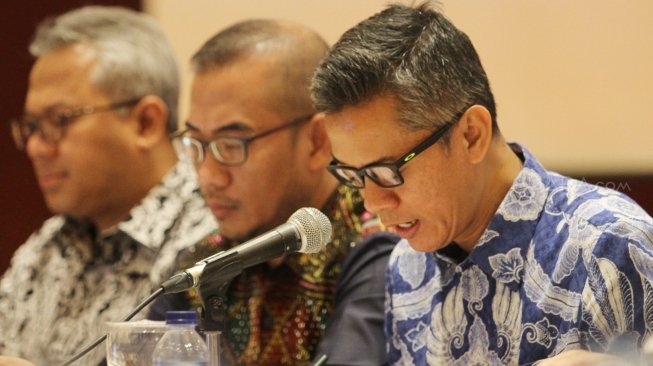 Ketua Komisi Pemilihan Umum (KPU) Arief Budiman didampingi para Komisioner KPU mengikuti rapat pleno terbuka Rekapitulasi Daftar Pemilih Sementara Pemilu (DPS) 2019 di Jakarta, Sabtu (23/6/2018). [Suara.com/Oke Atmaja]