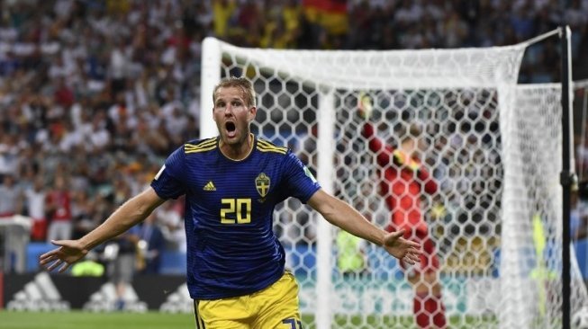 Penyerang Swedia Ola Toivonen merayakan golnya ke gawang Jerman. Nelson Almeida / AFP