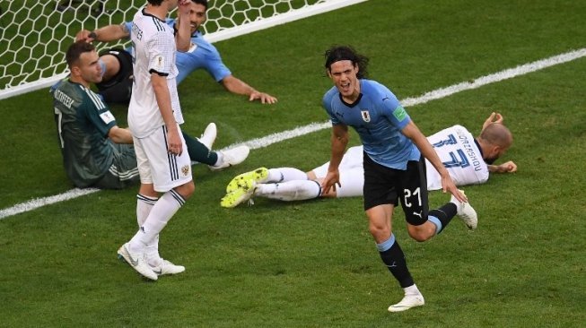 Pemain Uruguay Edinson Cavani menjebol gawang Rusia di pertandingan Grup A Piala Dunia 2018 yang digelar di Samara Arena, Senin (25/6/2018) [AFP]