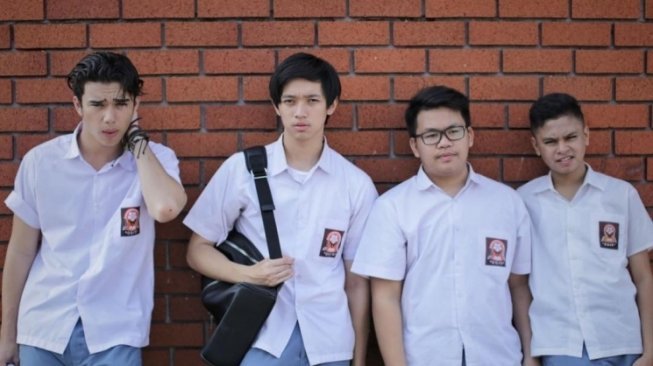 Kiky CJR (@rajaraturahasia/instagram).