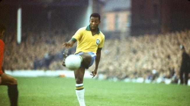 Pele, pemain ikonik asal Brasil. (Sportskeeda)