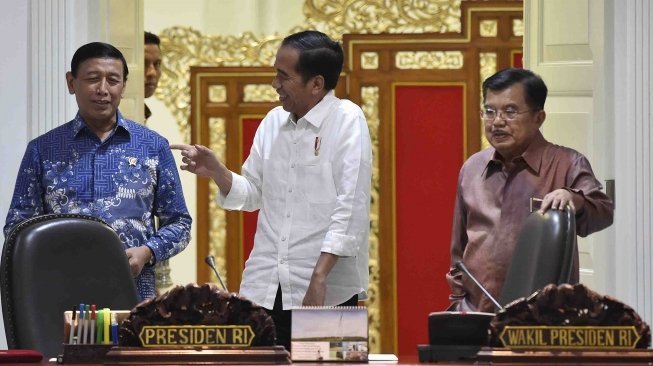 Presiden memastikan kesiapan lalu lintas penerbangan dan keamanan.