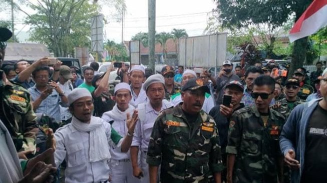 Kantor PDIP Banyumas Digeruduk Massa Banser NU dan FPI