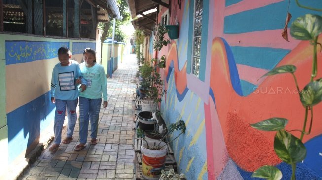 Suasana Kampung Bekelir di Jalan Perintis Kemerdekaan, Kota Tangerang, Banten, Rabu (27/6). 