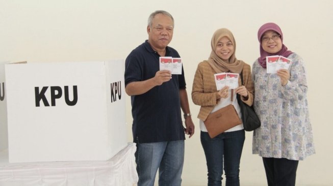 Menteri Pekerjaan Umum dan Perumahan Rakyat (PUPR) Basuki Hadimuljono turut memberikan suaranya dalam pemilihan Gubernur Jawa Barat dan Walikota Bekasi pada Pilkada Serentak 2018, Rabu (27/6/2018). (Dok PUPR)