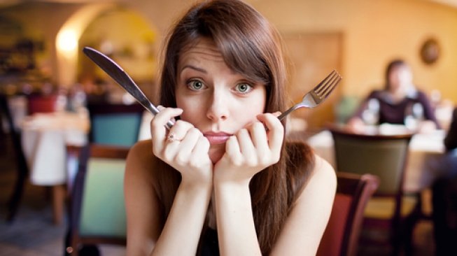 Ilustrasi menunggu pesanan makanan di restoran. (Shutterstock)