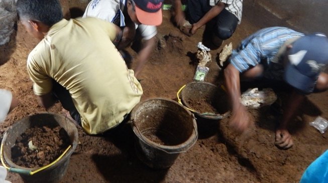 Goa Liang Bua, lokasi penemuan manusia hobbit yang selanjutnya diberinama Homo Floresiensis. (Dok Pribadi)