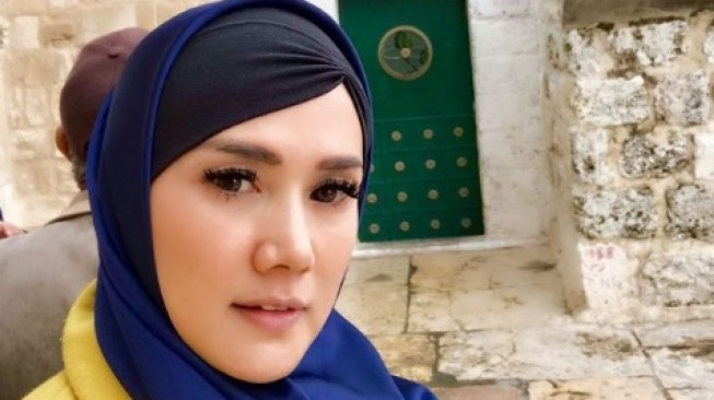 Intip Gaya Modis Mulan Jameela Usai Berhijrah