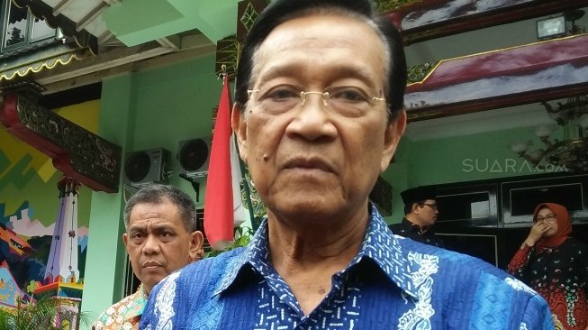 Sri Sultan Hamangkubuwono X saat menghadiri Syawalan di kantor Walikota Yogyakarta,  pada, Jumat (29/06/2018). (Suara.com/Somad)