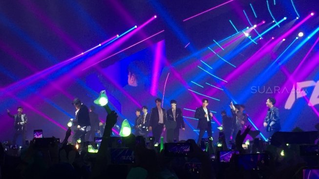 Penampilan boyband asal Korea Selatan, GOT7, dalam konser perdananya di Indonesia di ICE BSD, Tangerang Selatan, Sabtu (30/6/2018) malam. [Suara.com/Sumarni]