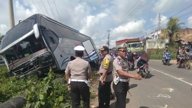 Kecelakaan maut di Jalinsum Palembang. (Suara.com/Andhiko Tungga Alam)