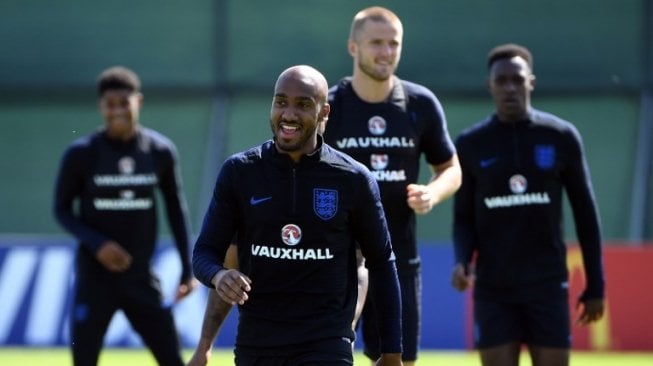 Istri Persalinan, Delph Tinggalkan Tim Inggris, Southgate Maklumi