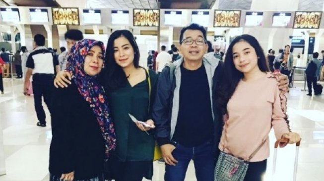 Cantik-cantik, Ini Pesona 2 Putri Jarwo Kuat