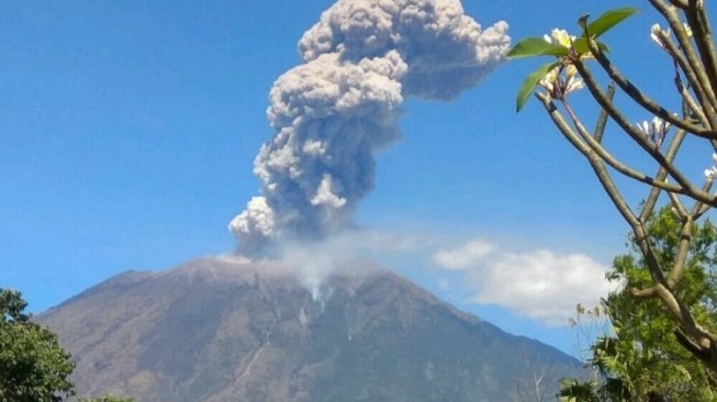 PVMBG: Erupsi 3 Kali, Gunung Agung Masih Labil