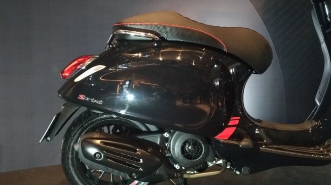 PT Piaggio Indonesia meluncurkan Vespa Sprint Carbon edisi terbatas di Jakarta, Kamis (5/7/2018). [Suara.com/Manuel Jeghesta]