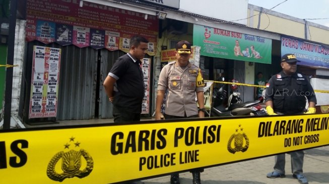 Tim Elang Cisadane Polres Metro Tangerang Kota telah melakukan penyelidikan di tempat kejadian perkara tewasnya Saripah (30), Kamis (5/7/2018). [Suara.com/Anggy Muda]