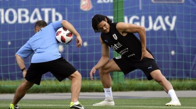 Striker Uruguay Edinson Cavani sudah melakukan sesi latihan. Martin BERNETTI / AFP