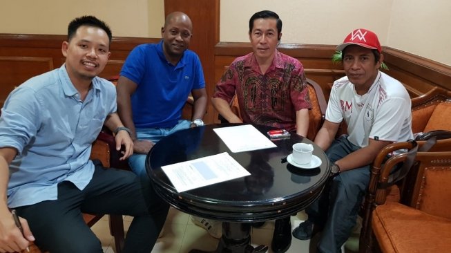 Persipura Resmi Ditangani Oleh Amilton Silva de Olivera