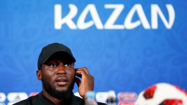 Striker Belgia, Romelu Lukaku, menghadiri konferensi pers jelang laga Brasil vs Belgia dalam perempat final Piala Dunia 2018 di Kazan Arena, Sabtu (7/7). ([AFP/Benjamin Cremel]