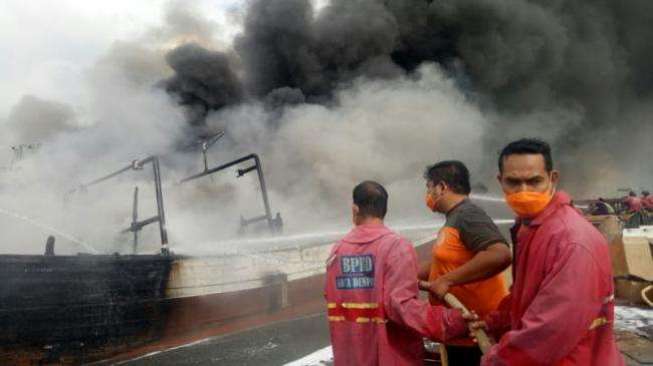 Dermaga Benoa Bali Membara, 39 kapal terbakar