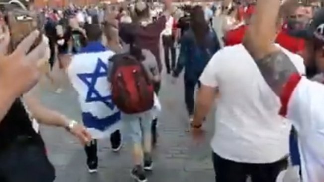 Bawa Bendera Israel ke PD 2018 Rusia, 2 Orang Ini Dikejar Massa