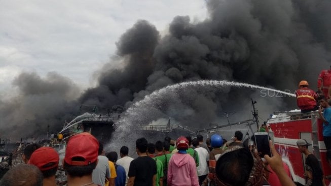 Polisi Bali Periksa Sejumlah Orang Pasca Kebakaran Kapal di Benoa