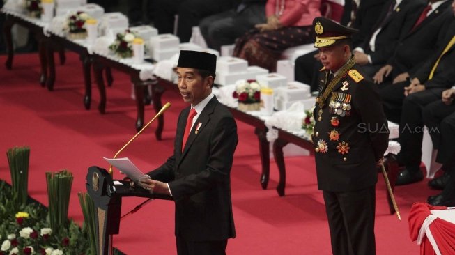 Presiden Joko Widodo (Jokowi) saat berpidato di acara Peringatan Hari Bhayangkara ke-72 di Istora Senayan, Jakarta, Rabu (11/7/2018). [Suara.com/Muhaimin A Untung]