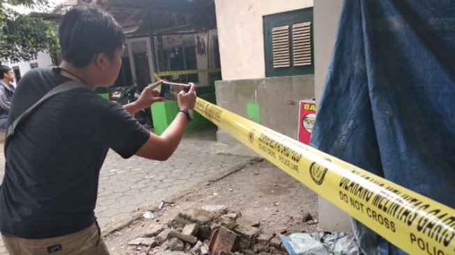 Satu Keluarga Pedagang Bakso Tusuk Diangkut Densus 88