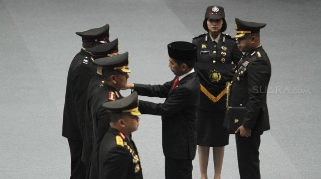 Presiden Joko Widodo (Jokowi) saat menghadiri acara Peringatan Hari Bhayangkara ke-72 di Istora Senayan, Jakarta, Rabu (11/7/2018). [Suara.com/Muhaimin A Untung]