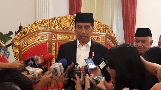 Tawa Kecil Jokowi saat Menjawab Sosok Cawapresnya