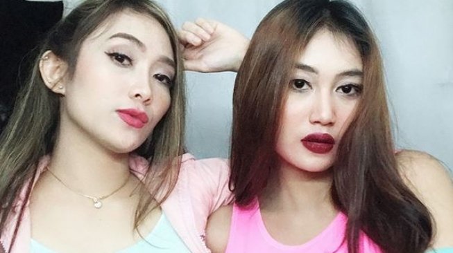 Pamela Safitri bersama rekannya di Duo Serigala. (Instagram)