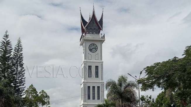 Sejarah Singkat Jam Gadang Bukittinggi dan Perawatan Mesinnya