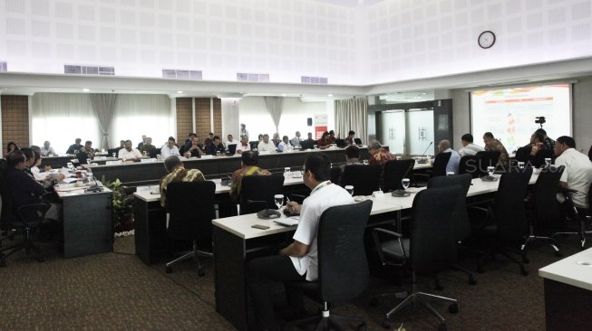 Suasana rapat persiapan pelaksanaan Asian Games 2018 di Jakarta, Kamis (12/7/2018), yang dihadiri sejumlah menteri dan pejabat terkait. [Suara.com/Oke Atmaja]