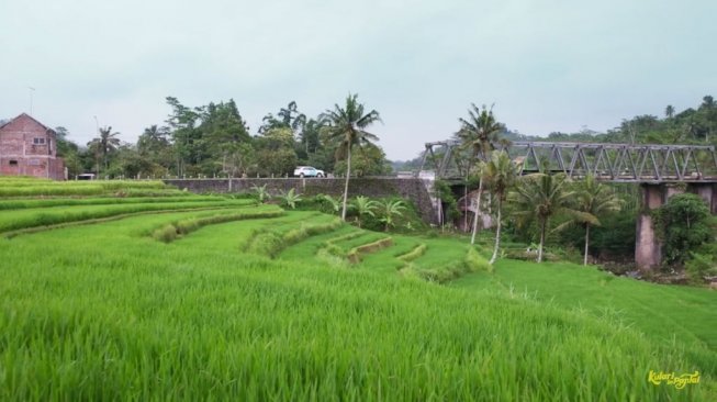 Keindahan alam Indonesia yang disuguhkan di Film Kulari ke Pantai.