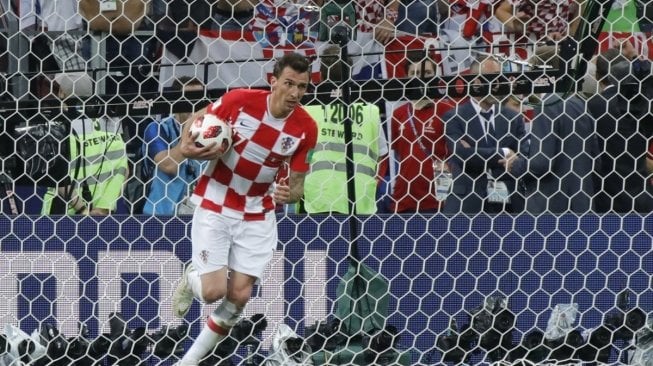 Striker Kroasia Mario Mandzukic merayakan golnya ke gawang Prancis. (Anadolu Agency)  