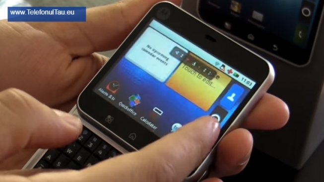 Motorola FlipOut. [YouTube/@Telefonul Tau]