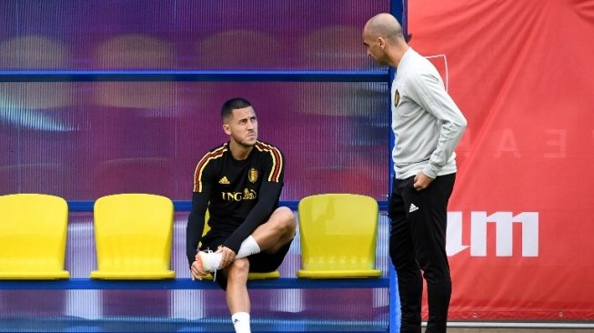 Edem Hazard (kiri) bersama pelatih Timnas Belgia, Roberto Martinez (FRANCK FIFE / AFP)