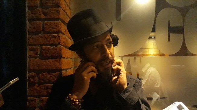 Alex Abbad di acara gala primer film Buffalo Boys, di CGV Grand Indonesia, kawasan Thamrin, Jakarta Pusat, Rabu (18/7/2018). [Suara.com/Ismail]