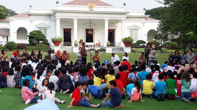 Jokowi Ajak Ratusan Anak-anak Bermain di Halaman Istana, Ada Apa?