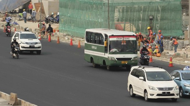 Bus dilarang lintasi jalan protokol saat Asian Games (Suara.com/Muhaimin Untung)