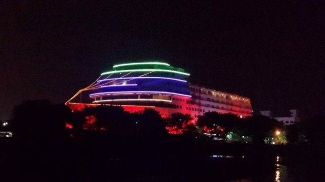 Mantap, Hotel di Indonesia Ini Berbentuk Kapal Pesiar!